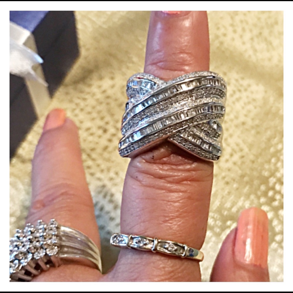 SS Diamond Ring - Picture 4 of 16